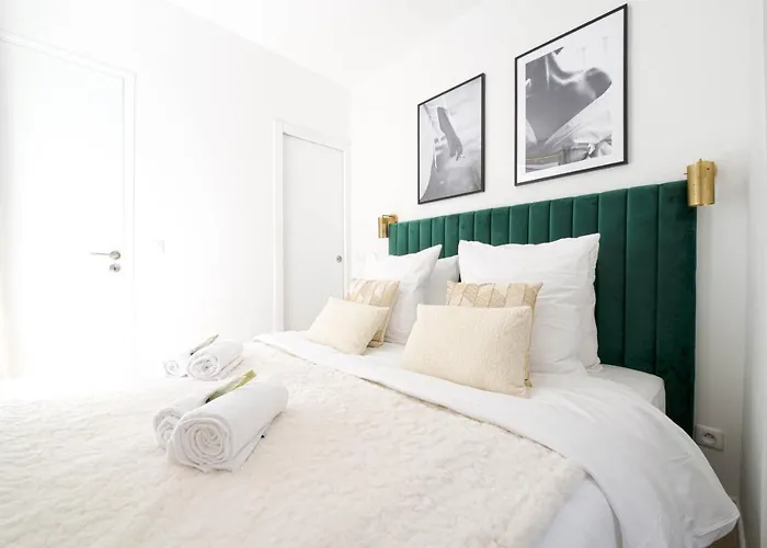 Luxury In - Musee Du Louvre *